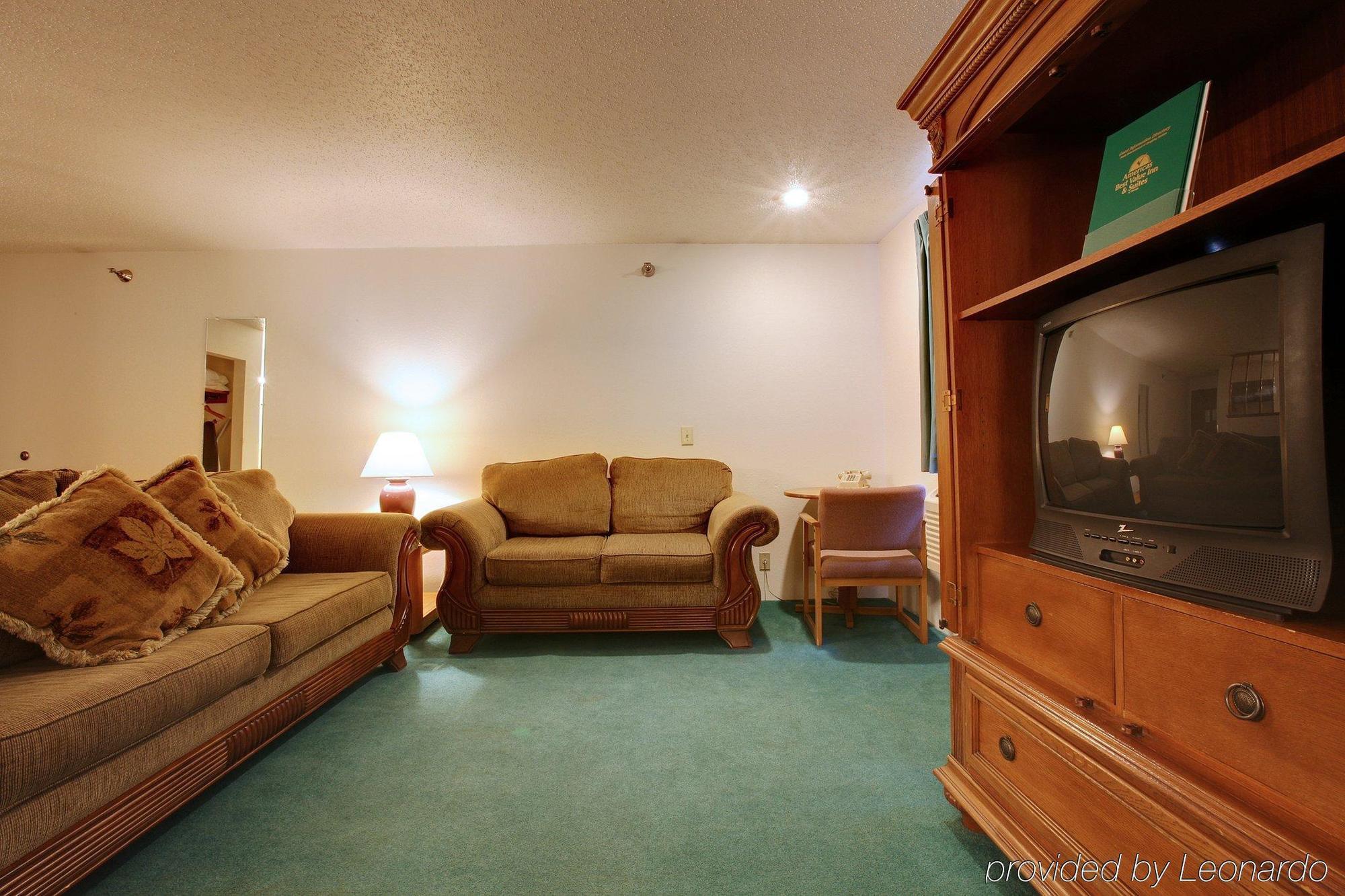 Americas Best Value Inn & Suites Cassville Roaring River Chambre photo