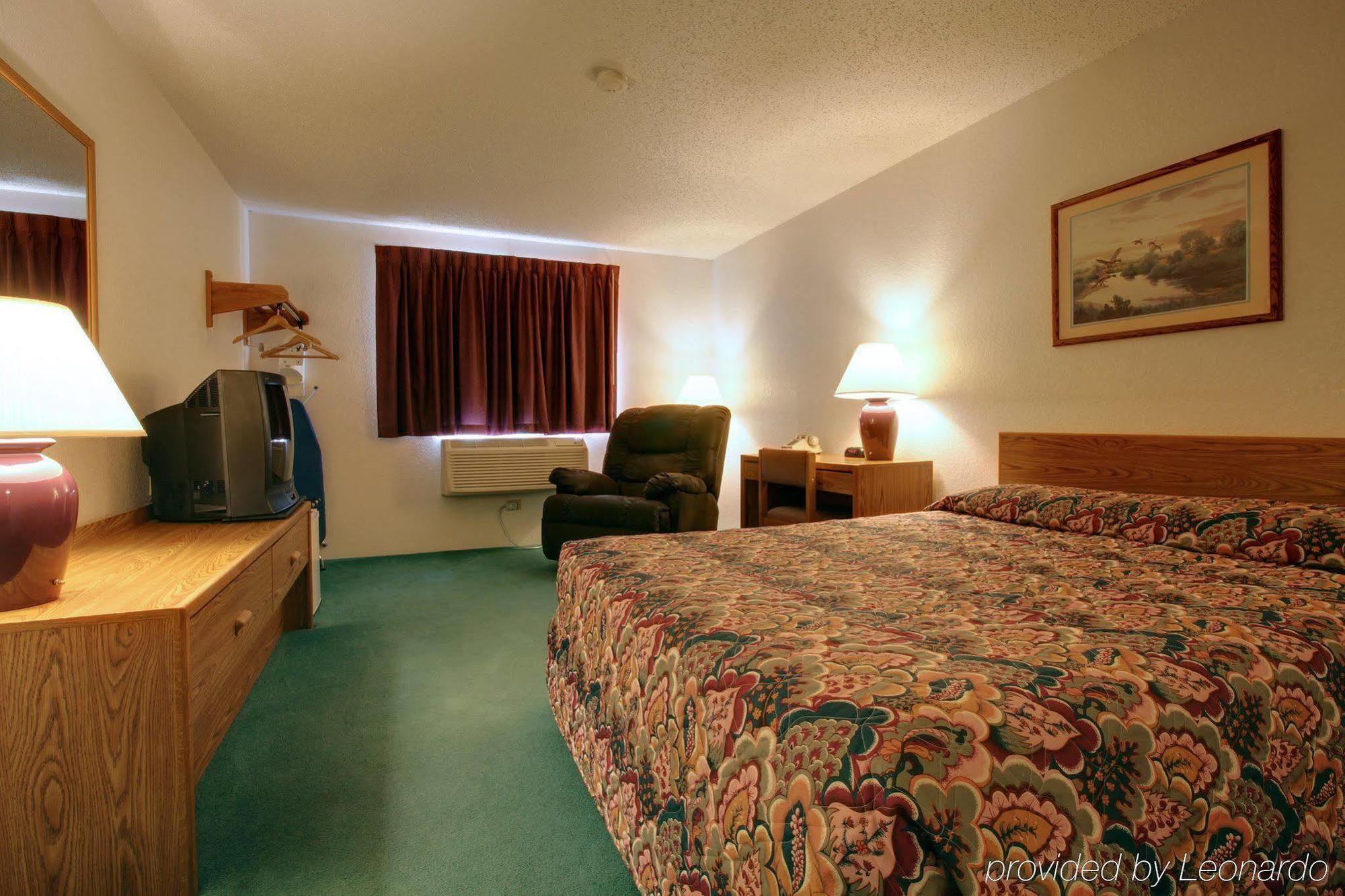 Americas Best Value Inn & Suites Cassville Roaring River Chambre photo