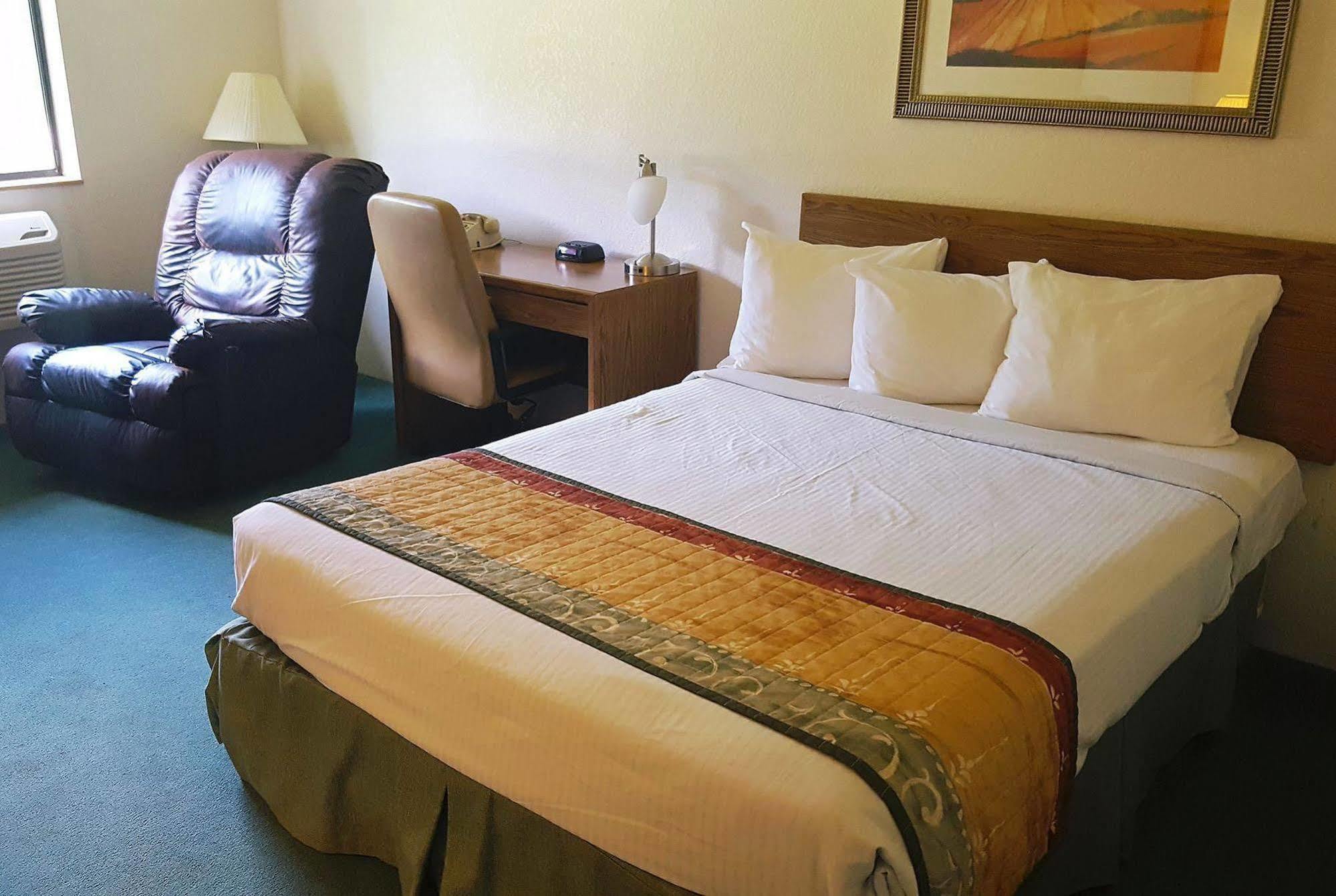 Americas Best Value Inn & Suites Cassville Roaring River Extérieur photo