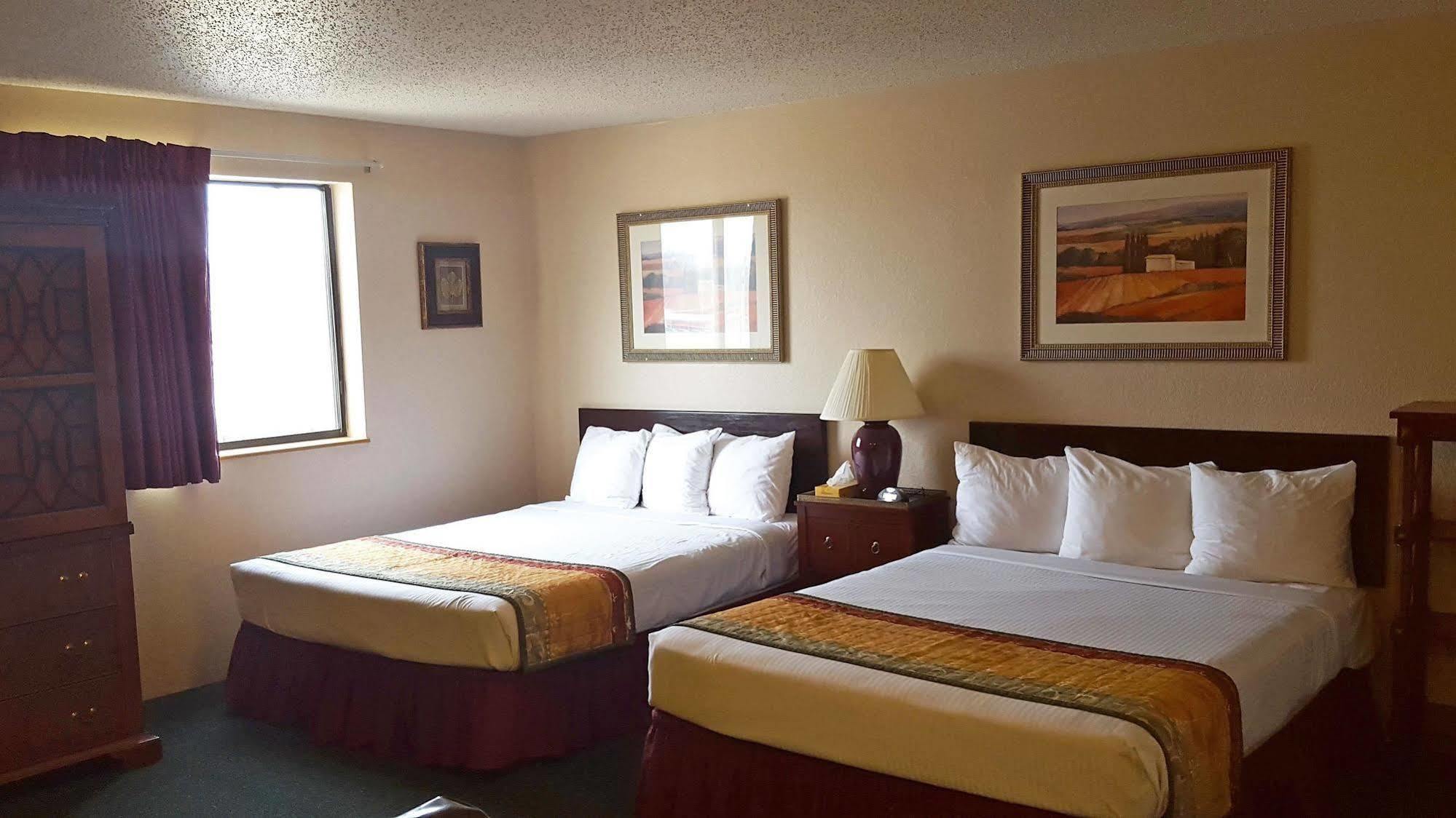 Americas Best Value Inn & Suites Cassville Roaring River Extérieur photo