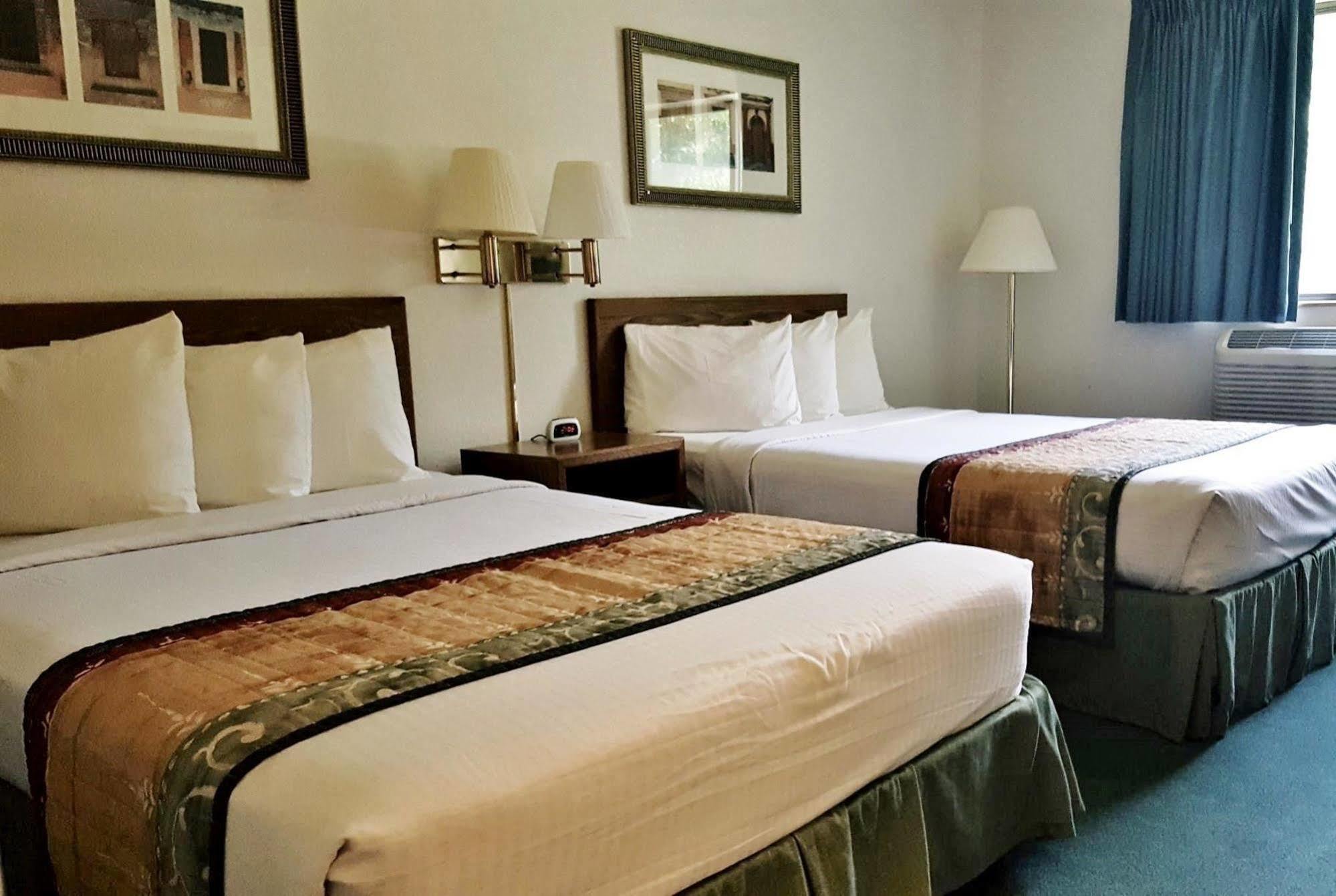 Americas Best Value Inn & Suites Cassville Roaring River Extérieur photo