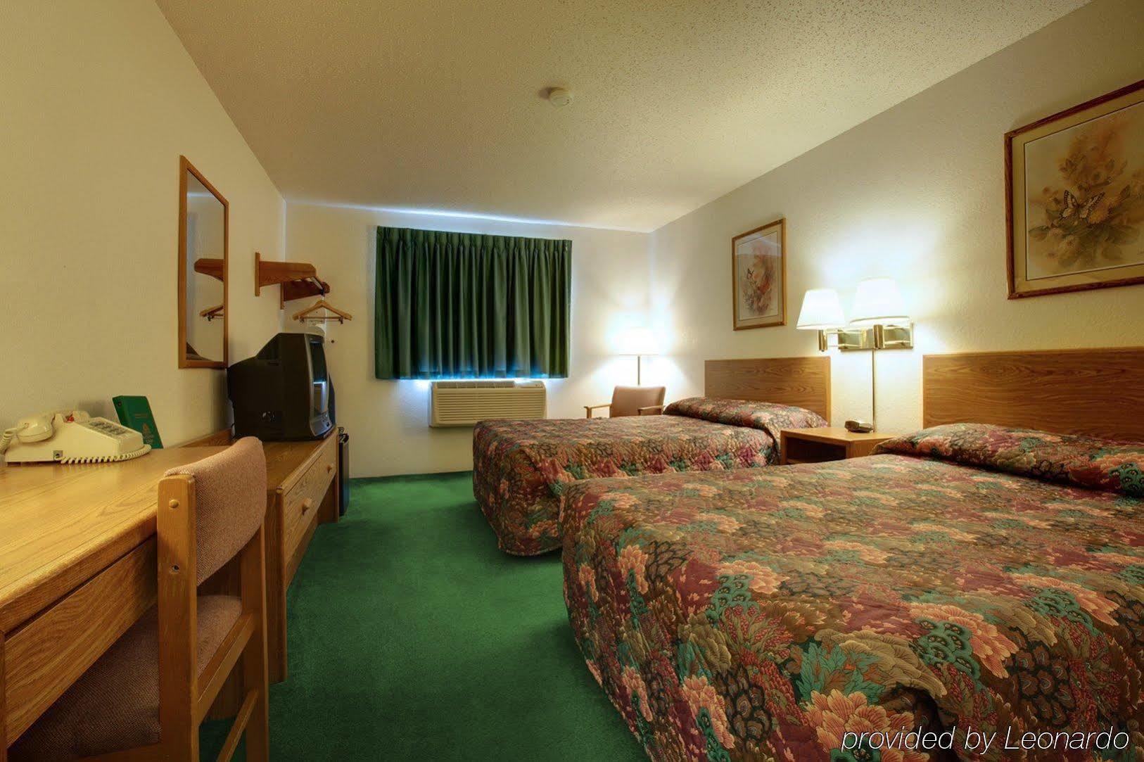 Americas Best Value Inn & Suites Cassville Roaring River Chambre photo